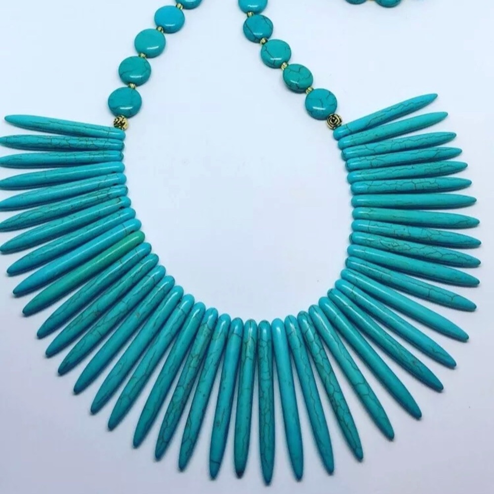 Turquoise colored Fan/Bib Necklace🎅🏼🤶🏼